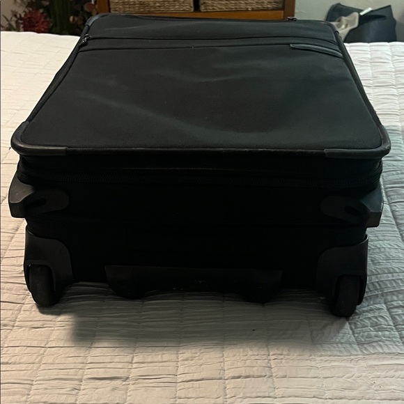 Briggs & Riley Black Carryon Suitcase - Picture 15 of 16